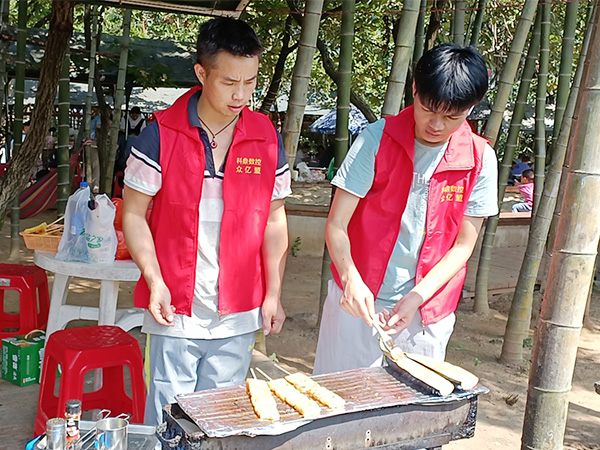 科鼎國(guó)慶假期科鼎數(shù)控團(tuán)建1-登山燒烤篇